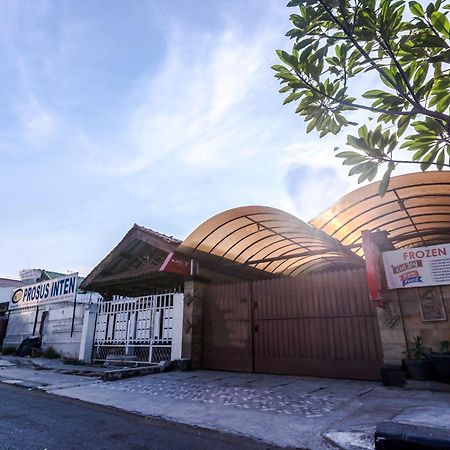 Oyo 1082 Kost Arie 1 Hotel Jakarta Buitenkant foto