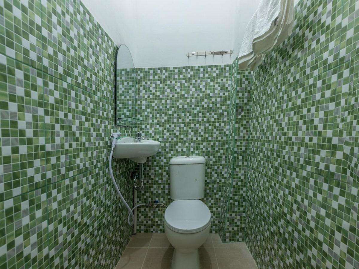 Oyo 1082 Kost Arie 1 Hotel Jakarta Buitenkant foto