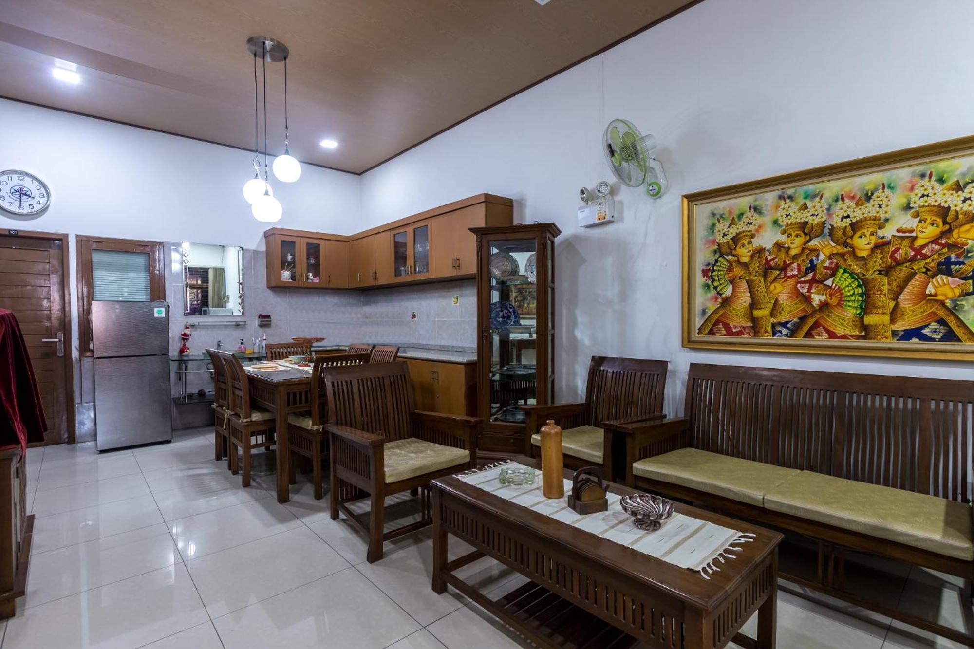 Oyo 1082 Kost Arie 1 Hotel Jakarta Buitenkant foto