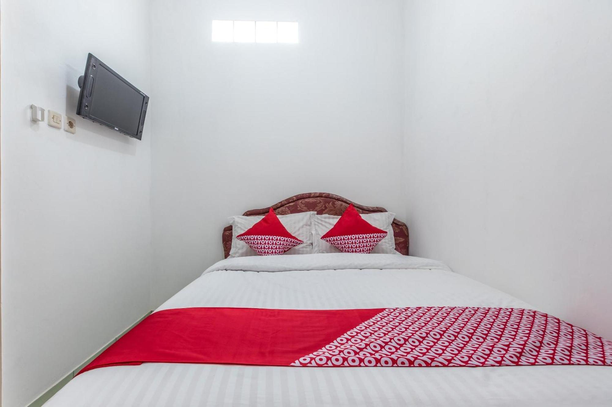 Oyo 1082 Kost Arie 1 Hotel Jakarta Buitenkant foto